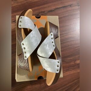 Size 10 women silver sandals new with box Kork-ease